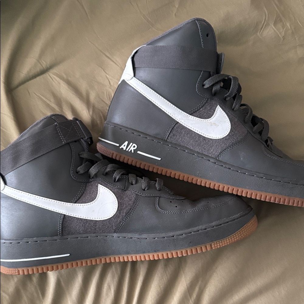 Men's Gray and White Nikes